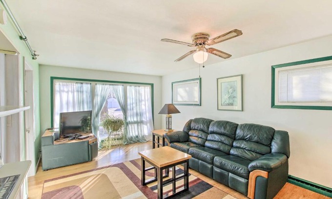 Neenah Casa | Neenah Home with Deck Near Lake Winnebago