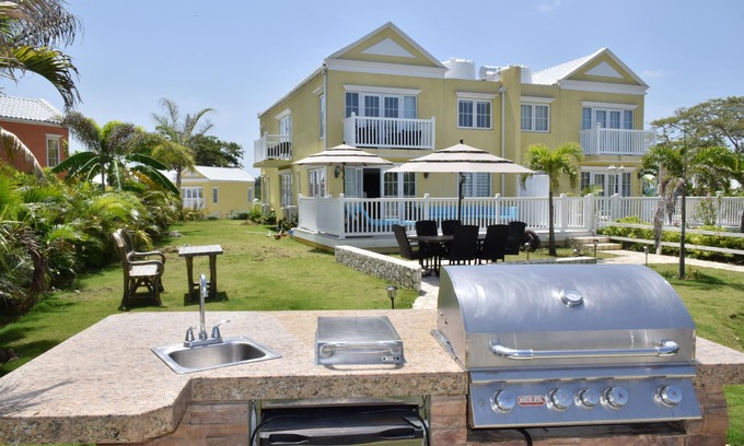 Orange Bay Casa | Negril 2, frente al mar, playa, piscina Wifi gratuito, aire acondicionado, cocina al aire libre, bañera de hidromasaje.