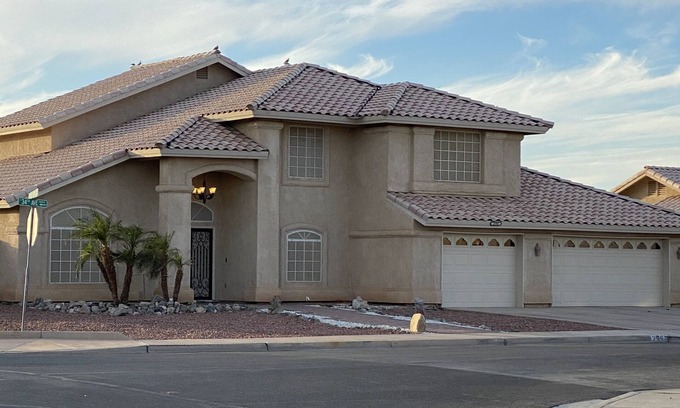 Yuma Casa | Neighborhood, Shopping, Sand Dunes, Colorado River, Hunters' dream.