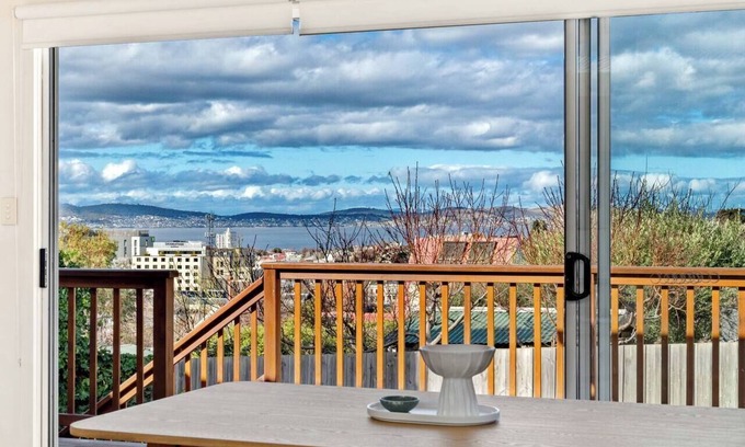 Hobart Central Business District Cabaña | Neilsen Cottage Serene River Views near Hobart CBD