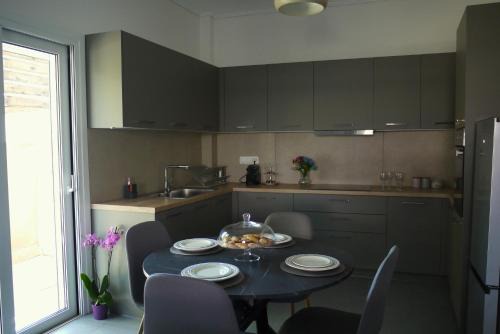 Spata-Artemida Apartamento | Nelli's Home near the airport, sea and port