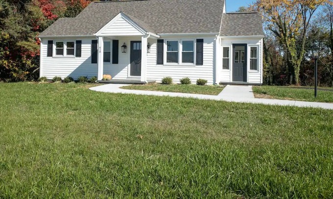 Callands-Gretna Casa | Nellie's Nest- A newly remodeled quaint home!