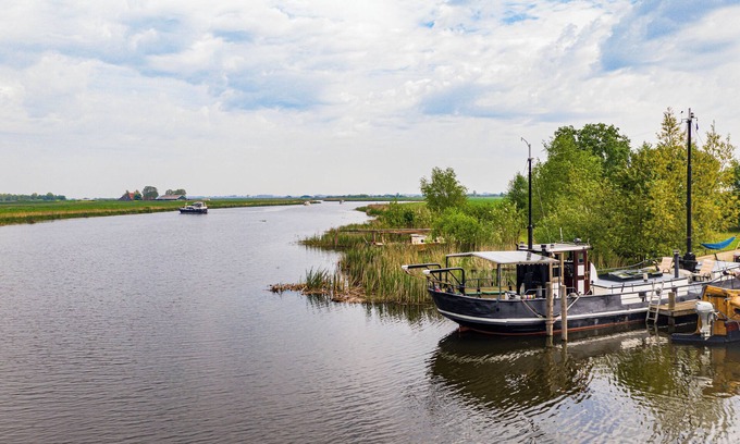 Boornzwaag Alquiler De Eote | Nescio - Unique overnight stay on the water