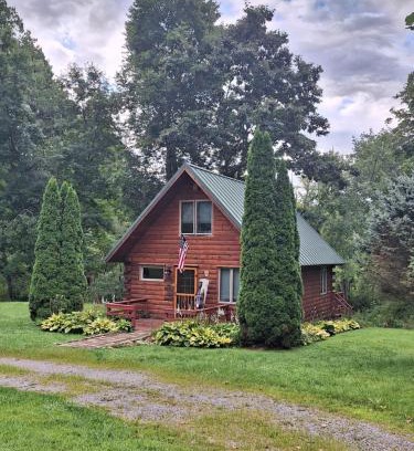 New Bedford Casa | Neshannock Creekside Log Cabin