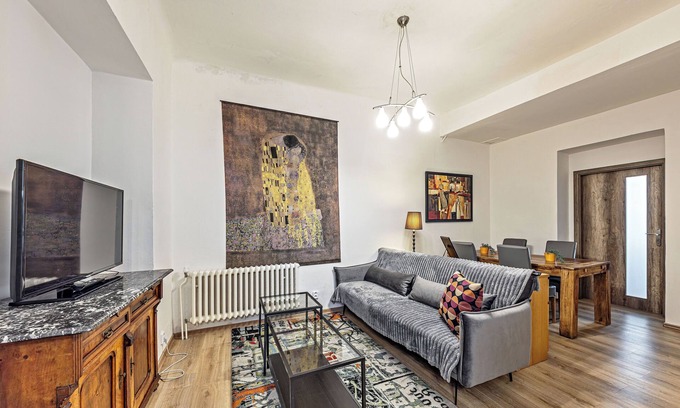 Stresovice Apartamento | Nestled in the Quiet Hills of Prague, 2-bed 1.5 Bath Smart TV and free WiFi