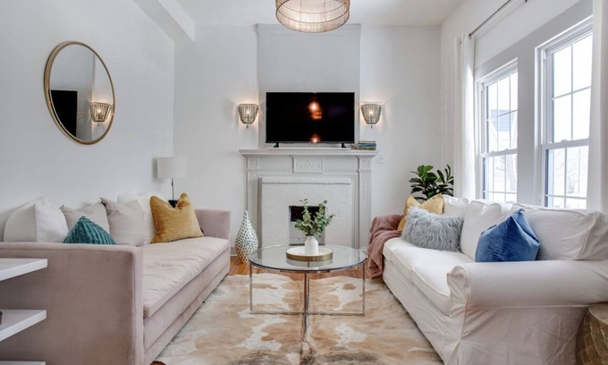 Downtown Casa | Nestled on New Bern - Oakwood Bungalow in Downtown Raleigh