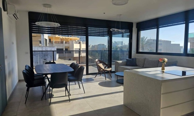 Netanya Apartamento | Netanya View Double Suite with a private heated pool for a perfect getaway.