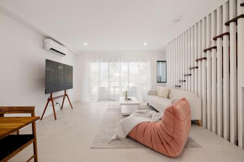 Southport Casa | Netflix Brand new 4BR Fast NBN AC Free Parking