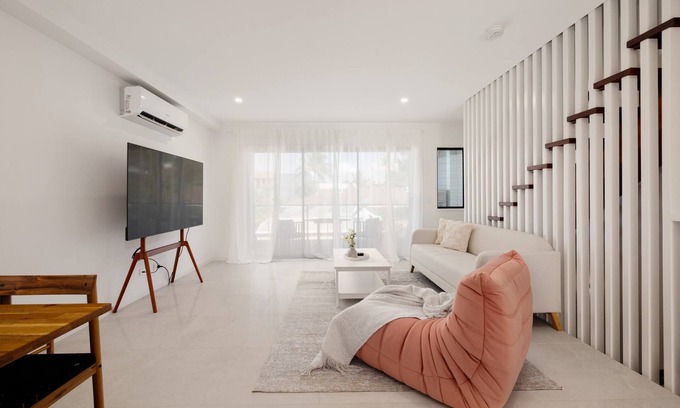 Southport Casa | Netflix, Brand new 4BR,Fast NBN,AC, Free Parking