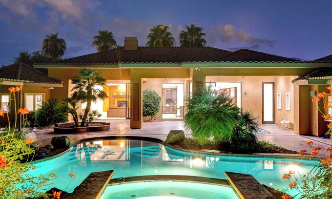 Spring Valley Villa | NEW: #1 VEGAS Luxurious Vacation VILLA Movie Theater +7min to Strip! ⭐️⭐️⭐️⭐️⭐️