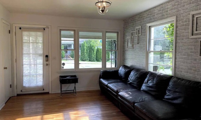 Melrose Casa | New! 12 South 4 Bedroom Close to Everything