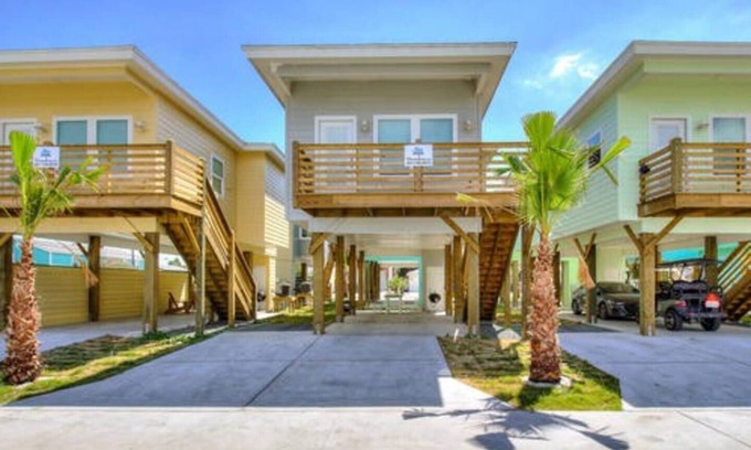 Port Aransas Casa | New 2 Bedroom Bungalow. Your Next Cozy Getaway!