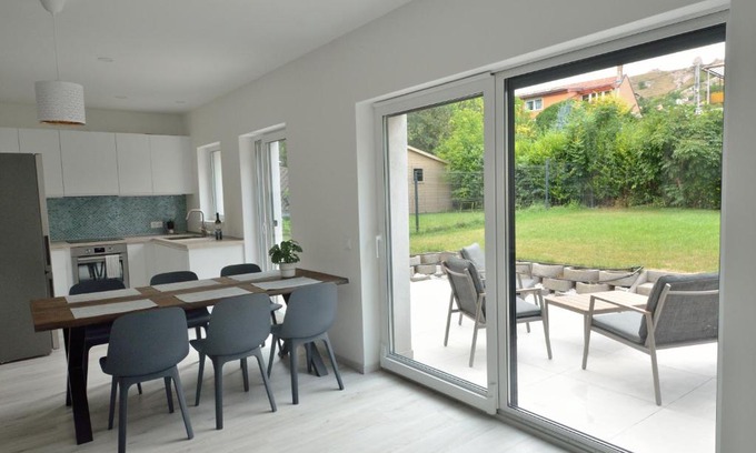 Budaors Apartamento | New 2 Bedroom Condo In The Center