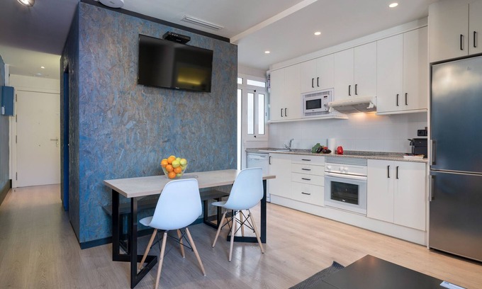 El Camp de l'Arpa del Clot Apartamento | New 2 Bedroom near Sagrada Familia