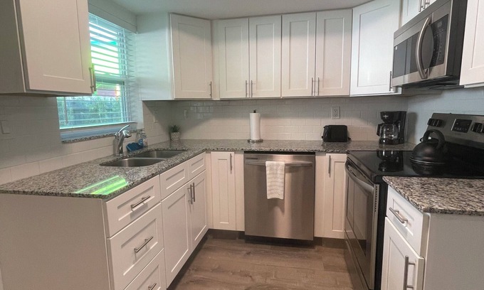 South Middle River Casa | NEW 2-bedroom unit lovely Fort Lauderdale w/ AC, WiFi & AMAZING PRIVATE PATIO