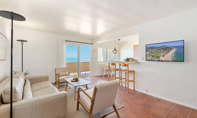 Carpinteria Condominio | NEW 2 BR Condo I Carpinteria. Lovely Sunsets & Walk Everywhere!