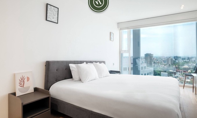 Hipodromo Condesa Apartamento | New 2 BR Condo in Condesa - Pool - City Skyline