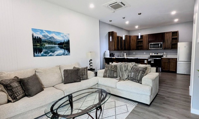 Maryville Apartamento | New 2 BR Unit in Prime Location (103)