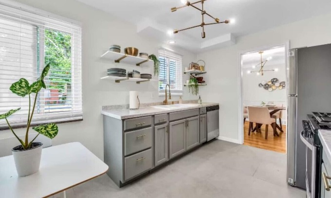 Detroit Casa | NEW 20% OFF - Grosse Pointe/Detroit Relaxing Home
