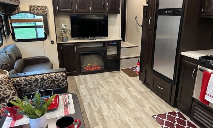 Florida Gardens Casa | NEW 2019 Spacious Camper - All Modern Amenities - Fast WIFI