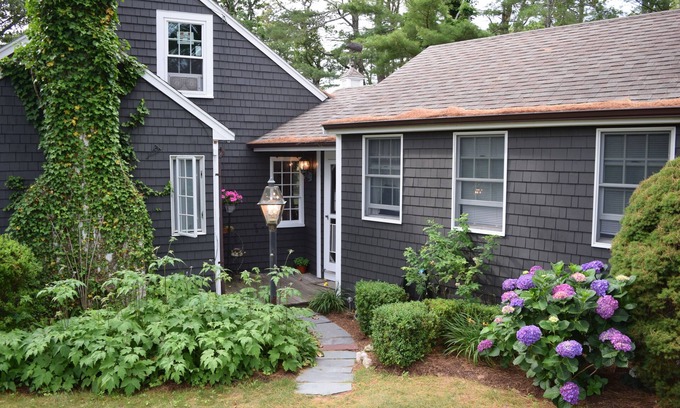 East Harwich Cabina | NEW 2025! Family friendly cabin in Harwich, water peek & walk to private beach
