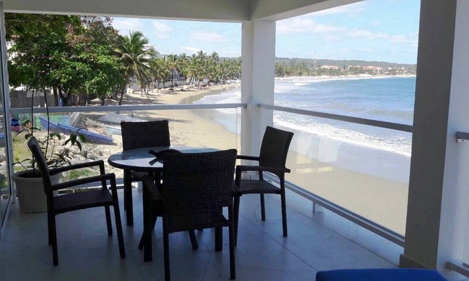 Cabarete Apartamento | Nuevo condominio frente al mar 2BD en Cabarete central, vistas al mar, cerca de todo.