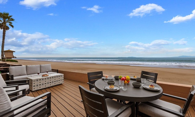 Carpinteria Condominio | NEW 2BD Luxury Beachfront Condo in Carpinteria. Stunning Ocean Views!