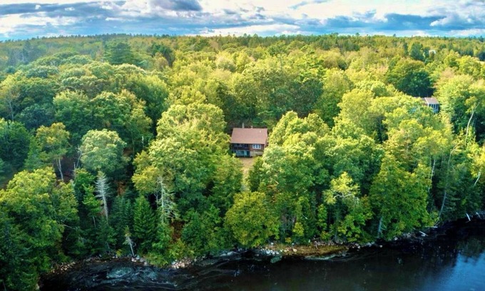 Sorrento Cabina | NEW! 3 Acre Log Cabin w/ Bay Views, Firepit & Grill Near Acadia