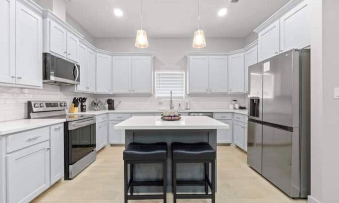 Harlingen Casa | New 3 bedroom, 2 bath, 5 beds, 2 car garage Home!