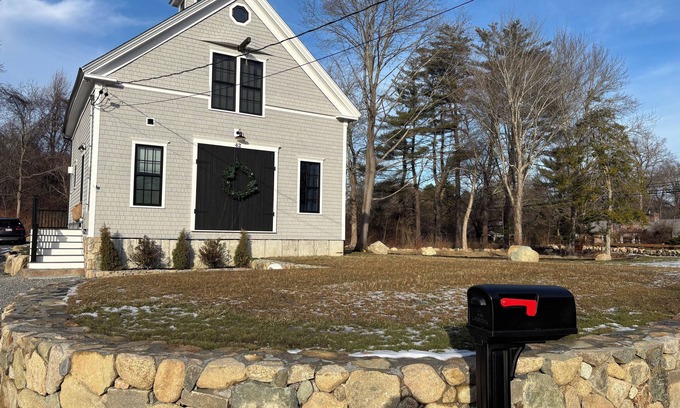 North Scituate Casa | New 3-bedroom barn in seaside area of Scituate with beaches and shopping nearby