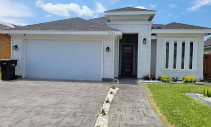 McAllen Casa | New 3-bedroom home in convenient location.