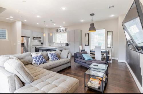 Northside Apartamento | NEW, 3 Bedrooom Townhome In Downtown Houston Near Stadiums and Med Center