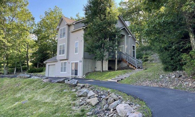 Tannersville Casa | NEW 3000 SF Private HOUSE at Camelback Mountain Private Parking Game Room 6 TV