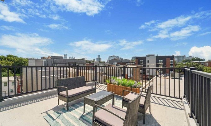 Mantua Apartamento | New 3BD/3BA – Roof Deck & City Views