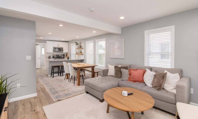 Hazel Park Casa | New!3BR/2BA Home in the Vibrant City of Hazel Park