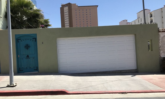 Rosarito Casa | Nuevo 3BR 2Bath Home, una cuadra de Papa's & Beer y una cuadra de la playa.