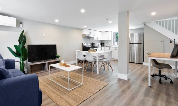 Barrie Casa | New 3BR Coach House | Near Beach & Downtown
