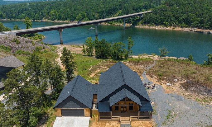 Edgemont Casa | New! 4 Bed 3 Bath Greers Ferry Lakefront Home with Private Playground!