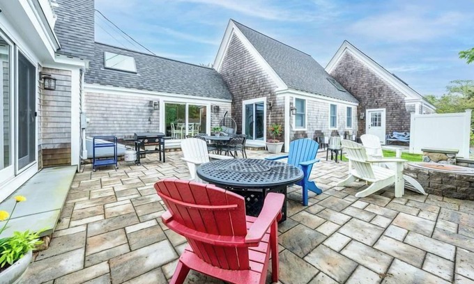 Barnstable Casa | New,4 Bedrm, 4 Bath Gorgeous Coastal Retreat, with Marsh Views Sleeps 12. Close to Beach, Harbor and Barnstable Village