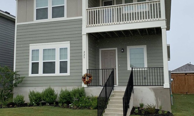 San Marcos Casa | New 4 Bedrm Hm Pet Friendly Close to NB~Austin~SA Special Rates for longer stays
