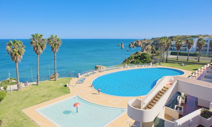 Ameijeira Condominio | NEW! 4 bedroom apartment with panoramic swimming pool
