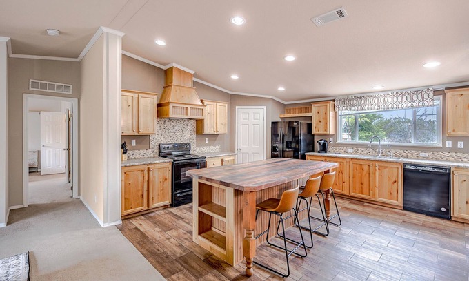 Leander Casa | NEW! 4 Bedroom Home with Huge Yard - Dog Friendly