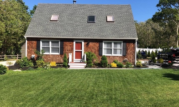 Katama Casa | New 4 BR house near center and beaches with bikes