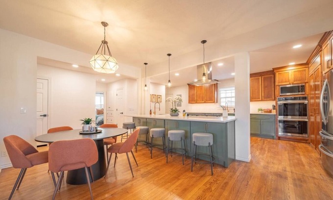 Central Oklahoma City Casa | NEW 4 BR, OKC, Walk 2 OU Med, Sleeps 8, 4 King Bed