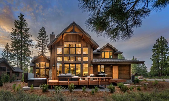 Truckee Casa | NEW 4BD Residence in the Signature Home Collection at Old Greenwood!