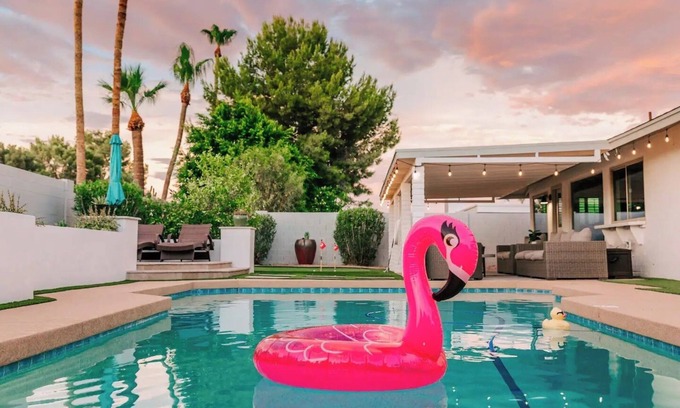 Paradise Valley Village Casa | NEW 4BR Heated Pool Putting Green Game Room