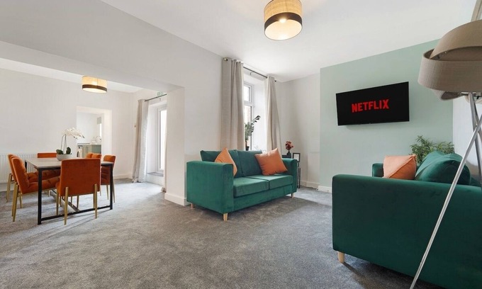 Quarrington Hill Casa | New! 4BR in Hill top House