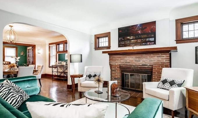 Detroit Casa | NEW! 4BR University District Parking, Backyard & Patio