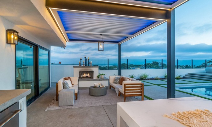 North Pacific Beach Casa | NEW 5 Bed 3 Bath, Ocean Views, Pool Spa, BBQ, Luxury Home!