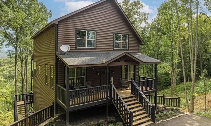 Sevierville Cabina | New 5 bedroom cabin. Great views